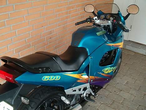 Suzuki gsx 600 f billede 2