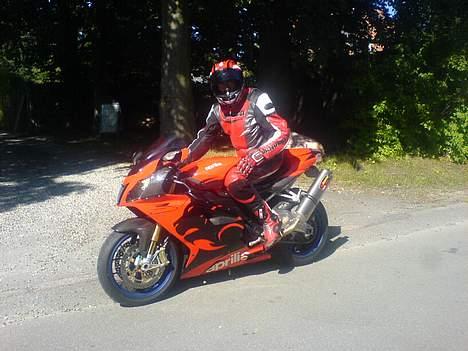 Aprilia RSV 1000 Factory billede 8