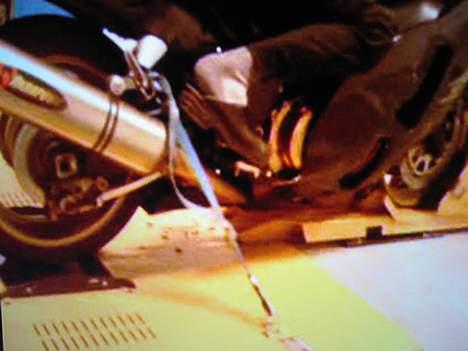 Suzuki GSX1300 R Hayabusa - billedet er taget under en test og indstilling af motor billede 9