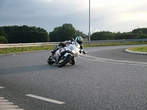 Honda fireblade SOLGT - og rundt igen... sjovt 28/8 2006 billede 14