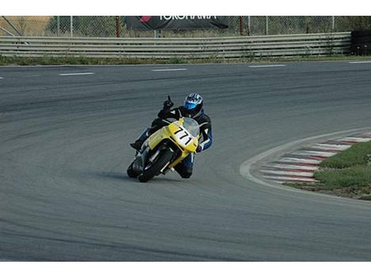 Honda cbr f2 bane mc solgt !!!! - sturup 7-8 2006     første tur på hondaen og 2 gang på bane (første gang var SVern) billede 1