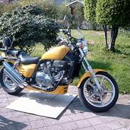 Honda vf750c
