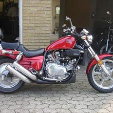 Honda VF 700 C Super Magna