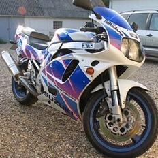 Suzuki GSX-R750W