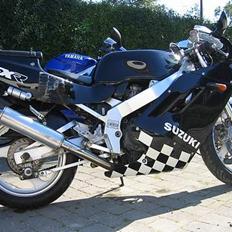 Suzuki GSX-R400 (SOLGT)