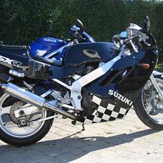 Suzuki GSX-R400 (SOLGT)