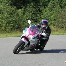 Yamaha YZF 750R AKA Barbie