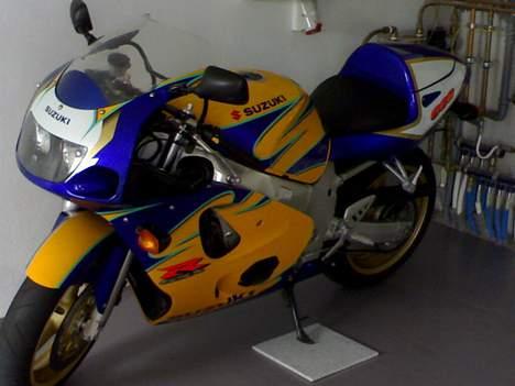 Suzuki GSXR 600 CORONA SOLGT billede 3