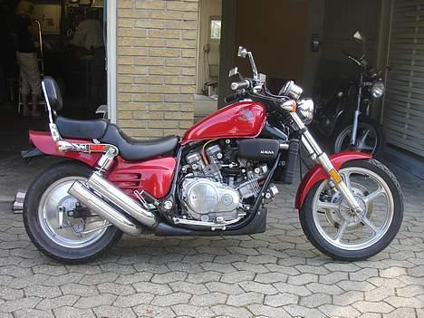 Honda VF 700 C Super Magna billede 2