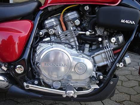 Honda VF 700 C Super Magna billede 3
