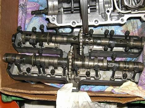 Yamaha FZR 1000 Streetfighter - knastaxler med masser af olie på og enkelte og meget små slidspor billede 19