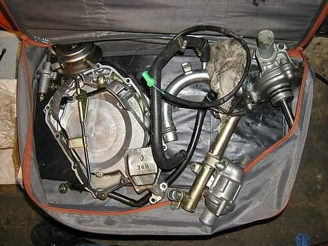 Yamaha FZR 1000 Streetfighter - div. tilbehør oliepumpe , olierør, vandpumpe , motorskjold osv. billede 20