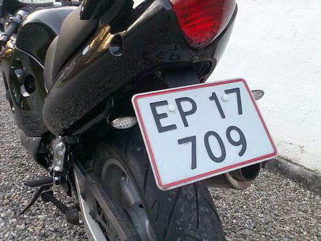 Suzuki GSX 600 F (SOLGT) - Mini LED-blink og fjernet bagskærm, nr.pladelys er bestilt  billede 3