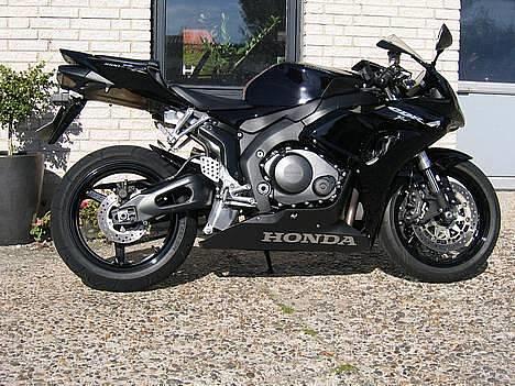 Honda CBR1000RR *SOLGT* - Honda solgt, Spritny suzuki GSXR-1000 indkøbt ;o) billede 1