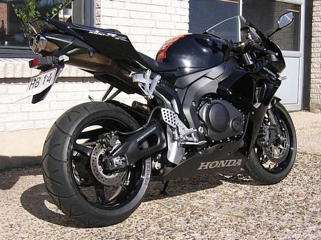 Honda CBR1000RR *SOLGT* - bag billede 2