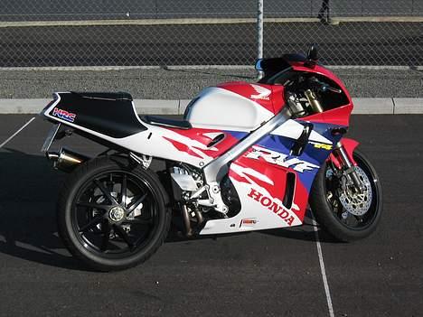 Honda RVF400R NC35 billede 8