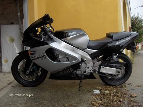 Yamaha Thunderace 1000 (solgt) - Gl. billede inden div. ændringer. billede 1