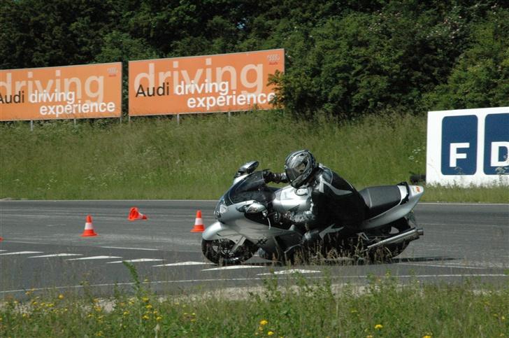Honda CBR1100XX  **SOLGT** - Hvem sagde en Blackbird ikke kan svinge.... billede 7