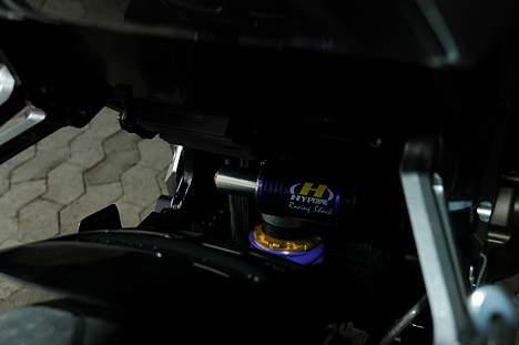 Kawasaki Z750 - Her kan man skimte min nye bagdæmper fra HyperPro billede 16