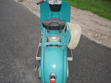 Zündapp Bella Motorroller *Solgt* - Påfyldning af benzin. billede 12