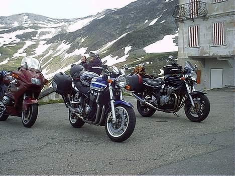 Suzuki GSX 1400 - Solgt -  - På toppen af Furga-pas i Schweiz sammen med min far´s og min kærestes mc´er billede 4
