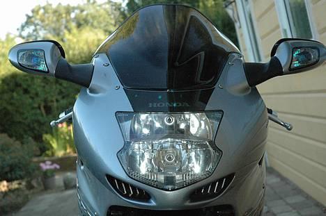 Honda CBR1100XX  **SOLGT** - Nyt MRA Tonet Double Bouble kåbeglas og hvide blink med blå pærer billede 16
