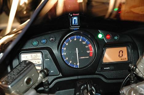 Honda CBR1100XX  **SOLGT** - Aften billed med gearindikator monteret, så mangler jeg at lodde LCD om til blåt. billede 17