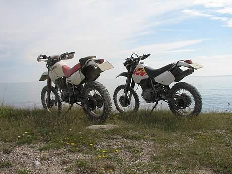 Suzuki DR350S ¤ SOLGT ¤ - Min bror og mig på en lille muddertur billede 7