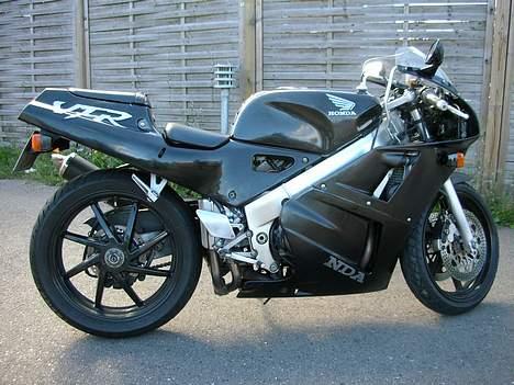 Honda VFR 400 ''Solgt'' billede 3