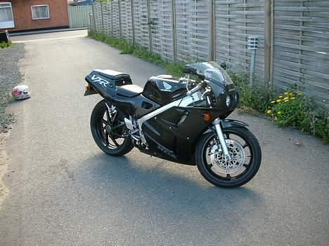 Honda VFR 400 ''Solgt'' billede 4