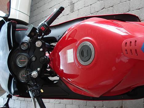 Suzuki RF 600 R (Sverige) billede 3