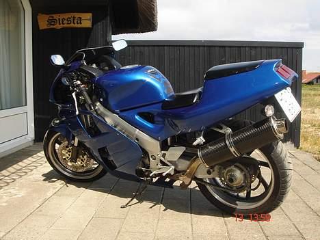 Honda RVF 400 - Lige en tur på ferie med den nye cykel billede 2