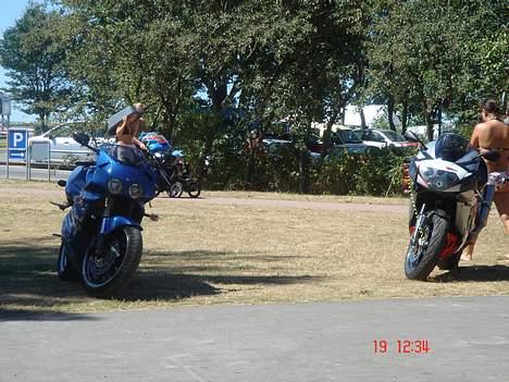 Honda RVF 400 - Forskellen på lille og stor motorcykel ved af en mille  billede 5