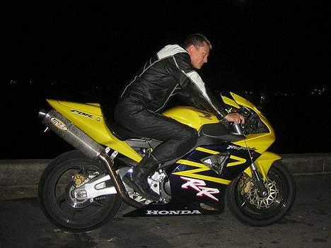 Honda ***CRASHED*** CBR 954RR billede 8
