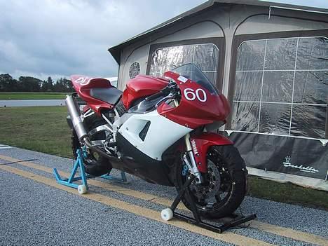 Yamaha YZF R1 Banejern [SOLGT] - En trunte starter altid kønnere end hun slutter... billede 15