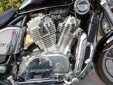 Honda VT 700c Shadow billede 2