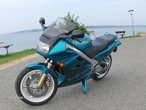 Honda VFR 750 F (solgt) billede 3