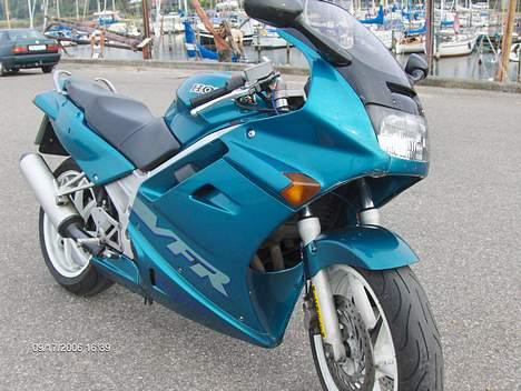 Honda VFR 750 F (solgt) billede 4