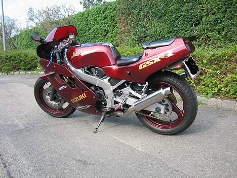 Suzuki GSX-R 400 R  billede 1