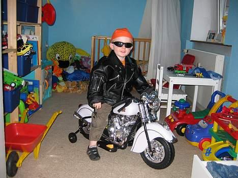 Suzuki GSX-R 600 - Knægten på hans "MC" syntes lige at andre også skulle have glæde af billedet... billede 13