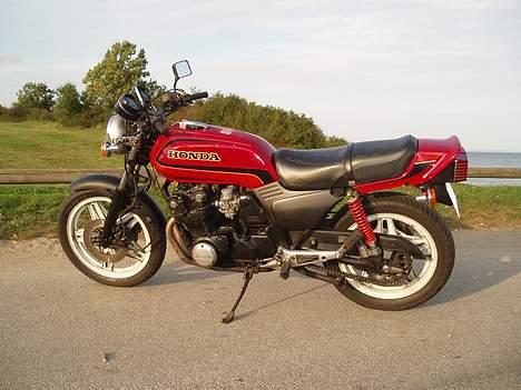 Honda CB 750 F - Alting ser bedre ud i aftensolen... billede 1