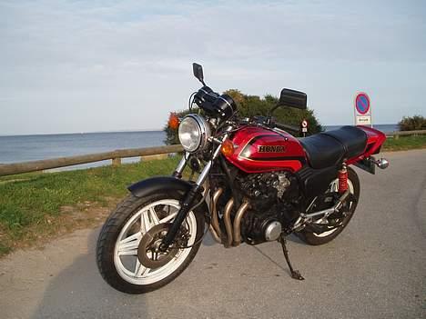 Honda CB 750 F - MC´en står på alle billederne som jeg har købt den billede 2