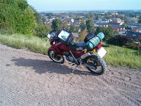 Aprilia Pegaso 650 - Hjemme i gudumholm og fyre den af på markerne. billede 2