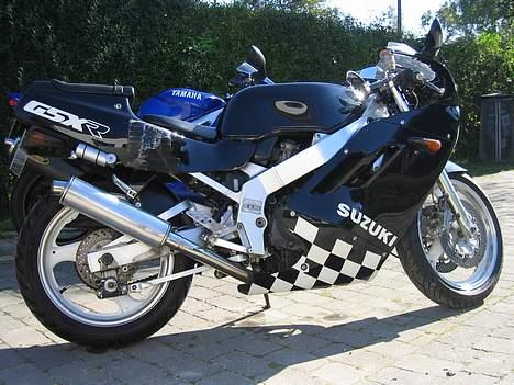Suzuki GSX-R400 (SOLGT) billede 1
