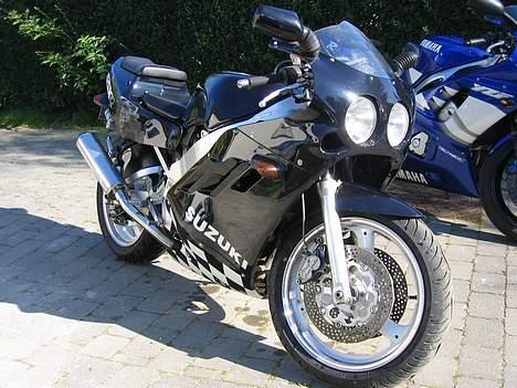 Suzuki GSX-R400 (SOLGT) billede 3