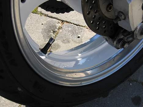 Suzuki GSX-R400 (SOLGT) billede 4