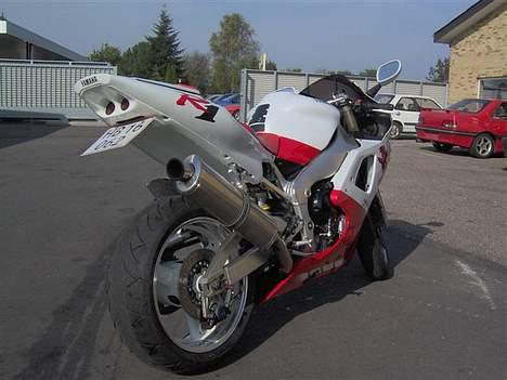 Yamaha YZF R1  billede 1