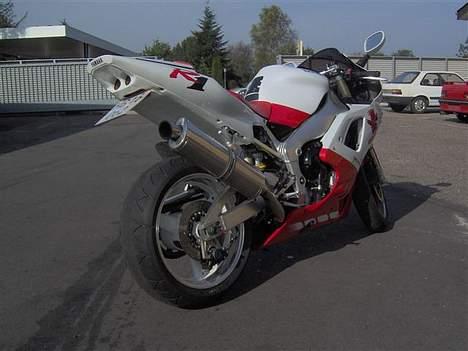 Yamaha YZF R1  billede 8