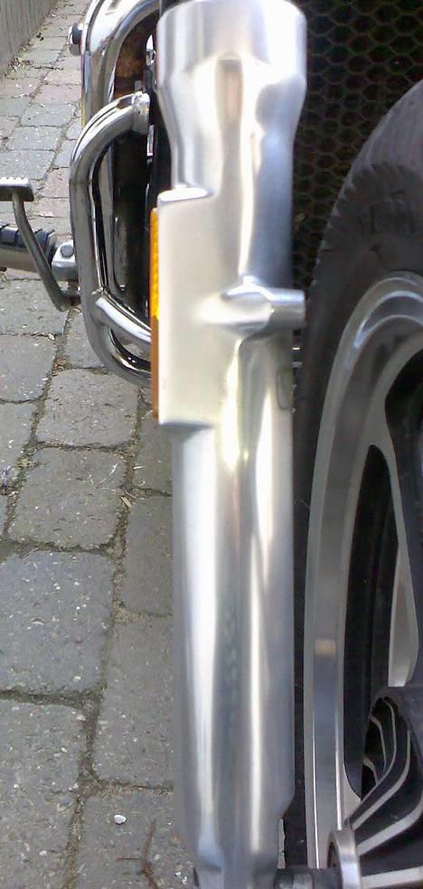 Honda VT 700c Shadow - Efter polering billede 8