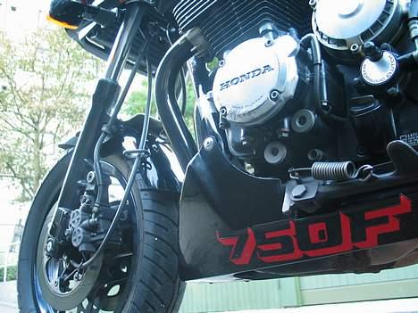 Honda CBX 750 F - Denne Vinkel Ser Man Jo Ikke Så Tit billede 11